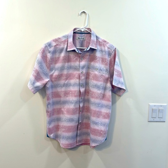 Tommy Bahama Other - Tommy Bahama short sleeve button down shirt. 
Size Medium 
100% Cotton